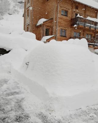 En Val S. Pieder giascha actualmain radund 55cm naiv.