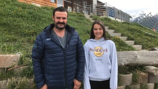 Jachen Andri Schmidt e sia figlia Sandra Schmidt che dat hockey