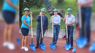 Da san. Ursula Blumenthal, magistra; Remo Stoffel, investider,  Ingo Kaczmarek, medi; Stefan Schmid, president communal, Laura Berni Meyer, represchentanta uniuns dal vitg.