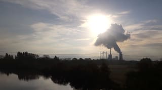 Polluziun da l'ambient tras ina fabrica.
