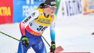 Ella cun ils skis da passlung. Ella cun ils skis da passlung.