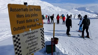 Tabla "privel da lavinas" sper ina pista. 