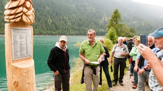 Paul Tobler, il president dals lavurers da Meilen ed Uster infurmescha davart la lavur ch'è vegnida fatga. Paul Tobler, il president dals lavurers da Meilen ed Uster infurmescha davart la lavur ch'è vegnida fatga.
