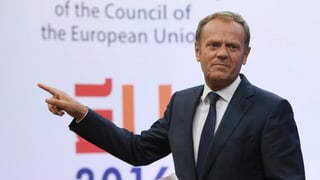 Donald Tusk mussa la direcziun - unitad. Donald Tusk mussa la direcziun - unitad.