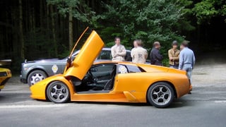 Tschintg rowdys stattan enturn lur autos da sport parcads