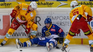 Il giugader dal HCD Sven Ryser è giun plaun, tranter dus giugaders dals SCL Tigers.