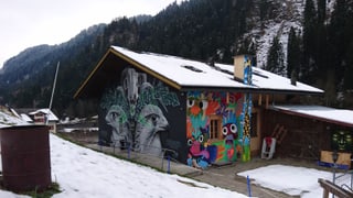 Era la part davos da la chasa è vegnida picturada.