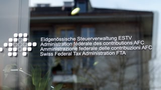 L'isch da l'Administraziun federala da taglia cun inscripziun en 4 linguas. 