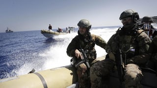 Guardia da costa taliana èn acziun. 