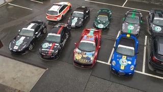 8 autos da cursa parcads sin ina plazza