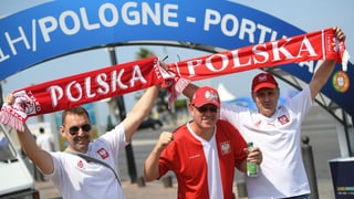 Fans da la Pologna avant il gieu dal quartfinal.