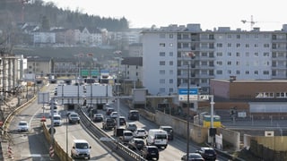 Autostrada cun bler traffic a Turitg sper chasas da pliras famiglias.
