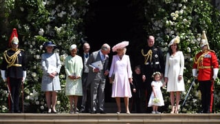 Ina part da la famiglia roiala suenter la ceremonia en chaplutta.