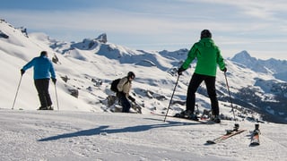 Skiunz che van cun skis. 
