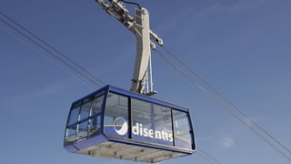 La pendiculara che maina da Mustér en il terrotori da skis.