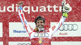 Il campiun mundial en il slalom, Jean-Baptiste Grange, vi dal celebrar sia victoria.