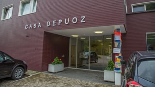 L'entrada da la Casa Depuoz.
