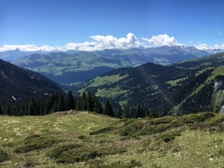 Vista sin l'autra vart da la val.