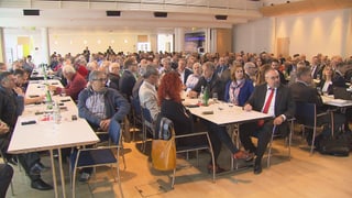 Ils acziunaris durant la 115. radunanza generala da la Repower a Puntraschigna. Ils acziunaris durant la 115. radunanza generala da la Repower a Puntraschigna.