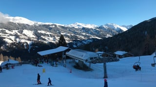 Ils emprims han gia fatg ina pista ed èn puspè tar la staziun da val.