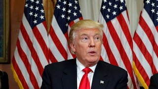 Donald Trump vul stgatschar persunas che vivan illegalmain en ils Stadis Unids.