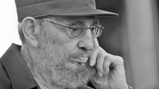 Purtret da Castro en alv e nair. 