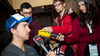 Carlo Janka ensemen cun plirs schurnalists