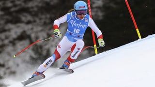 Purtret da Jasmine Flury durant la cursa da super-G. 