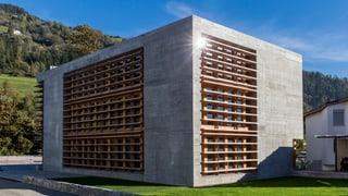 L’edifizi da biros da la Cavigelli SA a Glion vegn undrà cun il premi spezial Norman Foster Solar Award 2015.