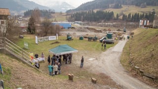 La zona da bajegiar Grüneck cun las maschinas che fan il stgavament.