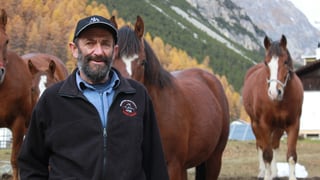 Werner Keller cun ses chavals en Val S-charl