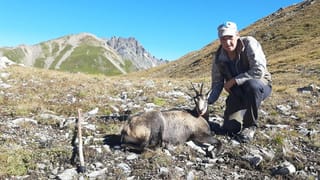 Il buc da chamutsch da 7 onns ( 27,5 kg) da Sascha Kleinstein.