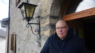 Alois Schnyder (60) ch'è creschì si a Basilea, viva gia dapi 30 onns en la tur da Stierva. Alois Schnyder (60) ch'è creschì si a Basilea, viva gia dapi 30 onns en la tur da Stierva.