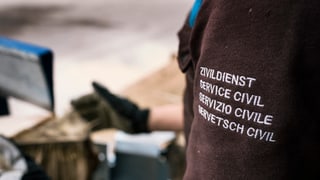 fotografia d'ina persuna che fa servetsch civil