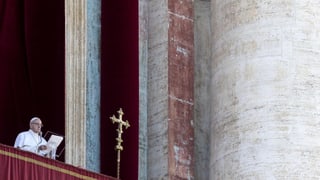 Il papa en ses pled.