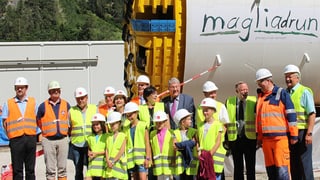 Inauguraziun dal Magliadrun cun ils scolars da la scola Valsot ensemen cun ils responsabels en avust dal 2015 a Mariastein en l’Austria. 