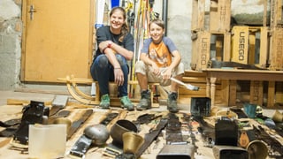 Debora e Noel èn londervi da unscher curregias da las stgellas. 