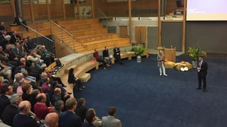 Diversa glieud en ina sala