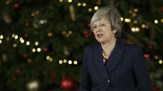 Purtret da Theresa May durant ina conferenza da pressa. 