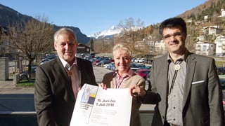 Hubert Tomaschett (san.) cun Barbara Janom-Steiner (patrunadi) e Marcus Caduff (pres. co). Hubert Tomaschett (san.) cun Barbara Janom-Steiner (patrunadi) e Marcus Caduff (pres. co).
