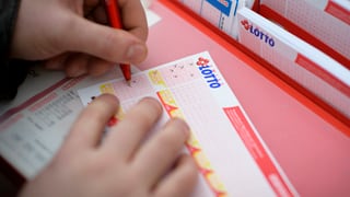 In um ch'emplenescha ora in cedel da lotto
