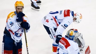 Purtret da trais giugaders dal ZSC che laschan pender il chau. 