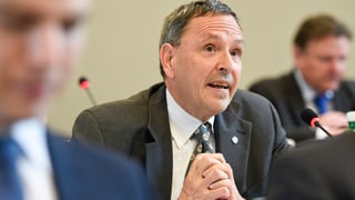 Cusseglier guvernativ Martin Jäger ha respundì insaquantas dumondas en l'ura da dumondas. 