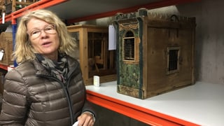 La curatura dal museum Charlotte Schütt cun ina chabgia stgilats