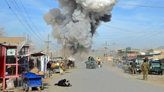 entamez ina via en l'Afgahnistan, da lunsch è da vesair fim spess suenter in'attatga da bumba.