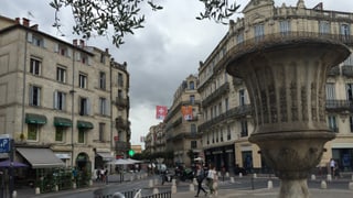 Ina plazza a Montpellier. 