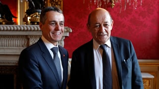 Ignazio Cassis e ses collega d'uffizi franzos Yves Le Drian durant l'inscunter a Paris. 