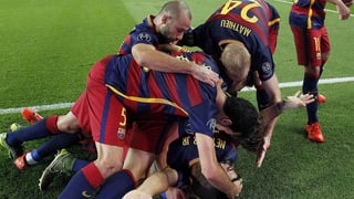Ils giugaders da Barcelona sa legran da la victoria. 