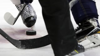 Purtret da chalzers da hockey durant in gieu. 