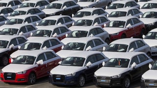 Autos da la marca Audi sin in parcadi.